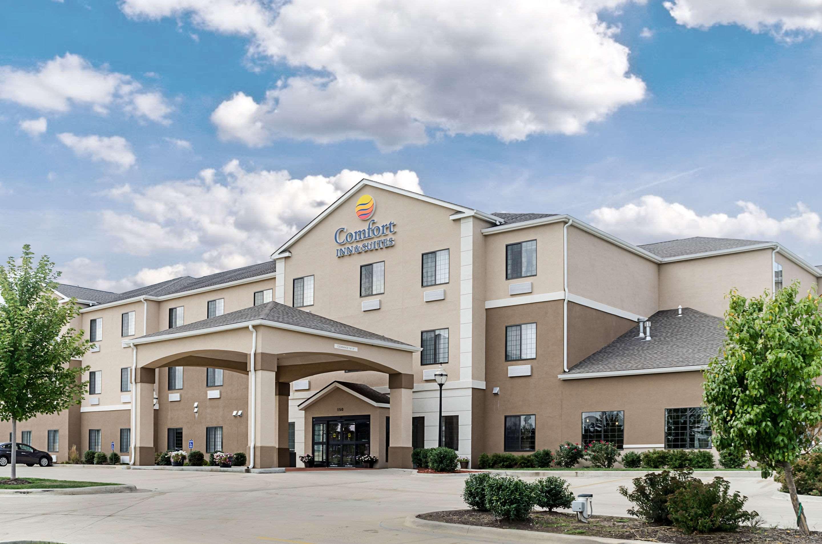 Comfort Inn & Suites Lawrence - University Area Exterior photo