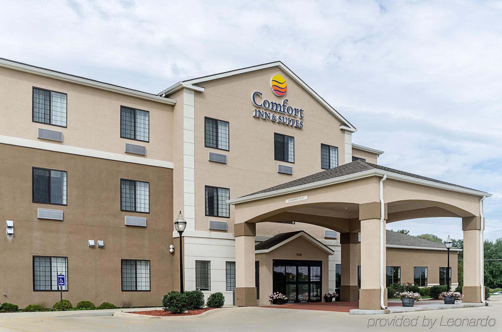 Comfort Inn & Suites Lawrence - University Area Exterior photo